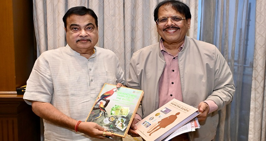 Press Release : Union Minister Shri Nitin Gadkari was presented Collector’s Edition Books on Parrot Conservation and Gandhi’s Legacy by Shri Sushilkumar Agrawal Founder Ultra Media and Mintage World